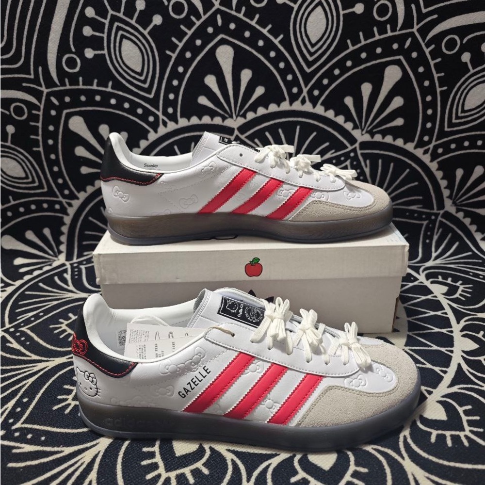 Hello Kitty 50th anniversary Adidas